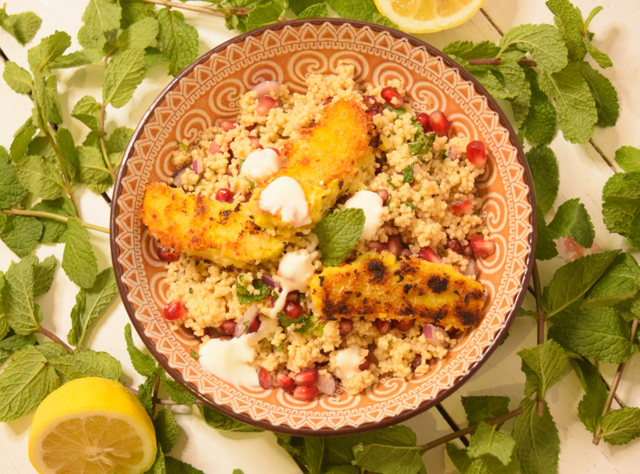 Couscous Salat mit Granatapfel und knusprigem Kofu